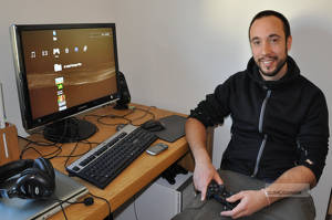 Daniel Åkerud har programmerat och spelat i stort sett hela sitt liv och älskar att experimentera.