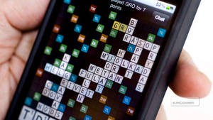 Spel ska liras mobilt, säger Tågspelaren. Och kopplar glatt sina spel till Facebook så att alla får njuta av hans framgångar.